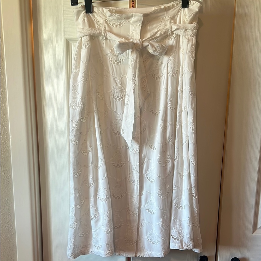 Elegant White Lace Skirt